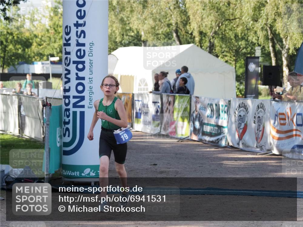 01.09.2024 - 17. Tribühne Triathlon Michael Strokosch http://msf.ph/oto/6941531 01.09.2024 09:15:07 Ziel 2, 12, 19, 37 meine-sportfotos.de