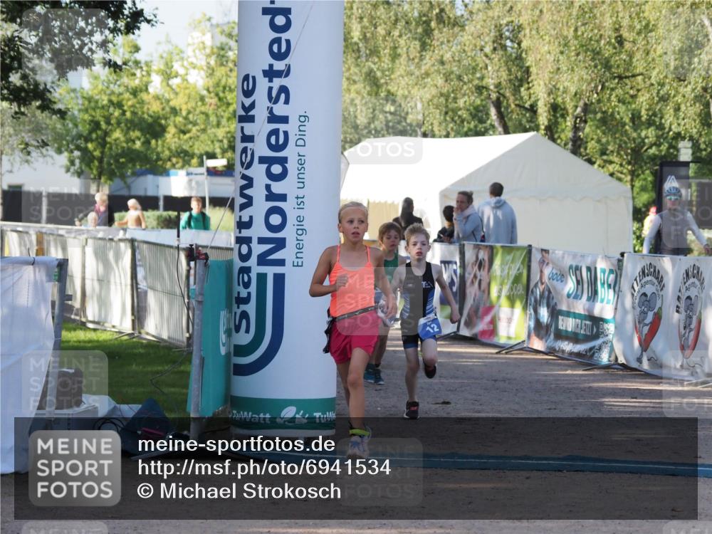 01.09.2024 - 17. Tribühne Triathlon Michael Strokosch http://msf.ph/oto/6941534 01.09.2024 09:15:11 Ziel 2, 12, 19, 37 meine-sportfotos.de