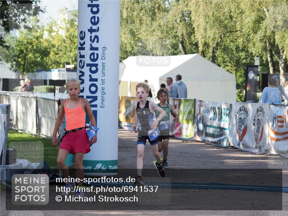 01.09.2024 - 17. Tribühne Triathlon Michael Strokosch http://msf.ph/oto/6941537 01.09.2024 09:15:12 Ziel 2, 12, 37 meine-sportfotos.de