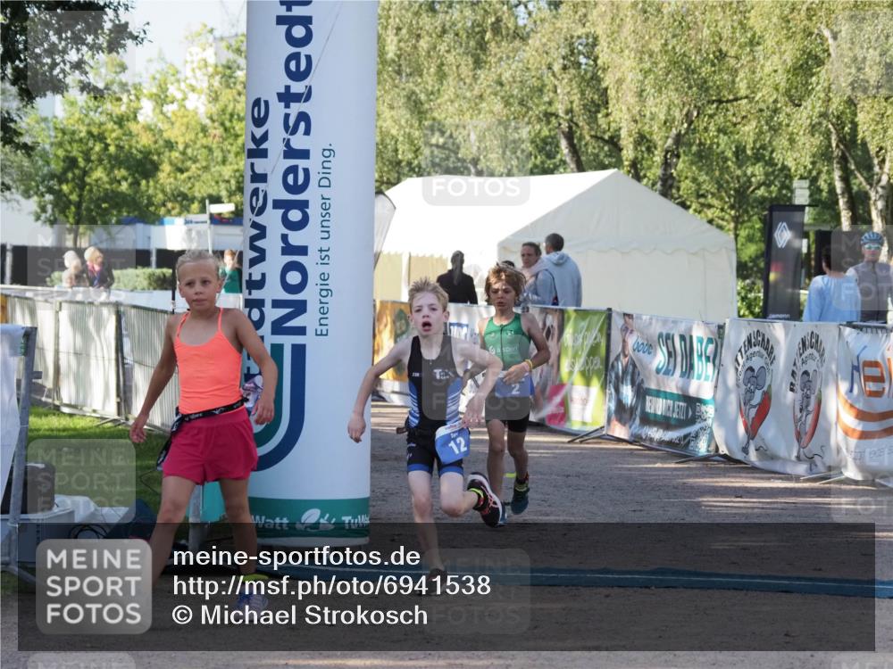 01.09.2024 - 17. Tribühne Triathlon Michael Strokosch http://msf.ph/oto/6941538 01.09.2024 09:15:12 Ziel 2, 12, 37 meine-sportfotos.de