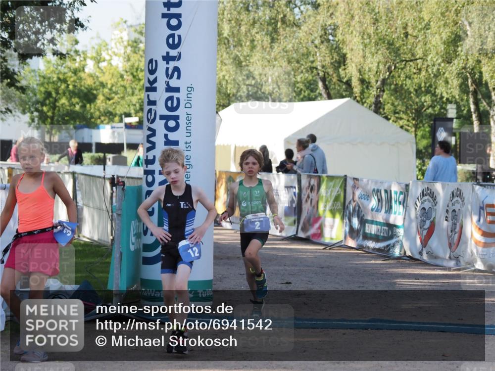 01.09.2024 - 17. Tribühne Triathlon Michael Strokosch http://msf.ph/oto/6941542 01.09.2024 09:15:13 Ziel 2, 12, 37 meine-sportfotos.de