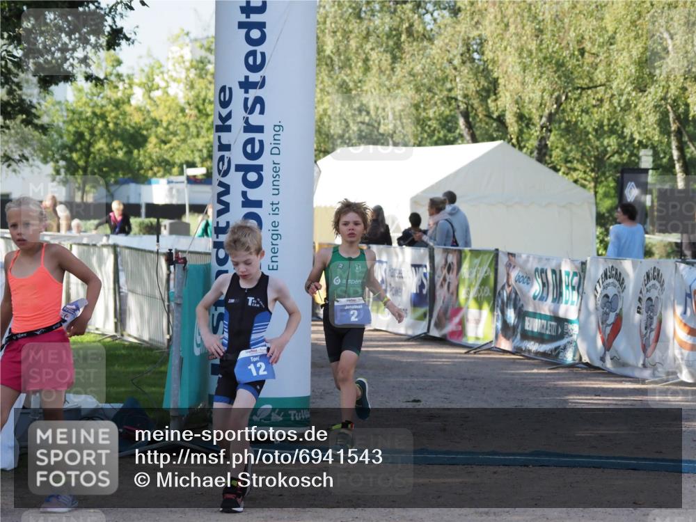 01.09.2024 - 17. Tribühne Triathlon Michael Strokosch http://msf.ph/oto/6941543 01.09.2024 09:15:13 Ziel 2, 12, 37 meine-sportfotos.de