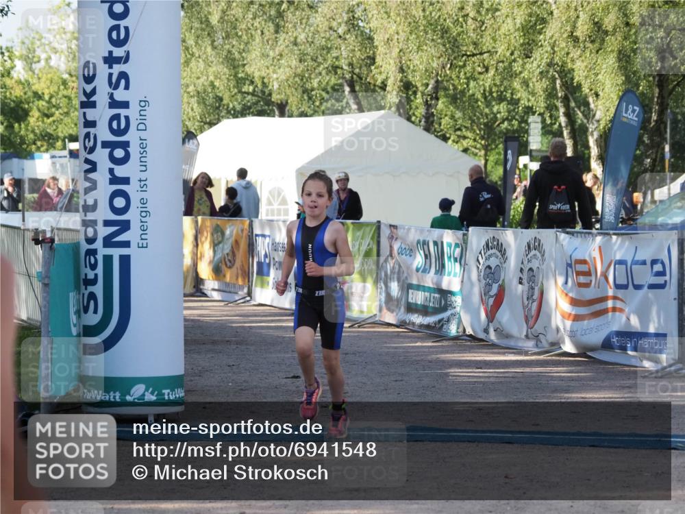 01.09.2024 - 17. Tribühne Triathlon Michael Strokosch http://msf.ph/oto/6941548 01.09.2024 09:15:23 Ziel 34 meine-sportfotos.de