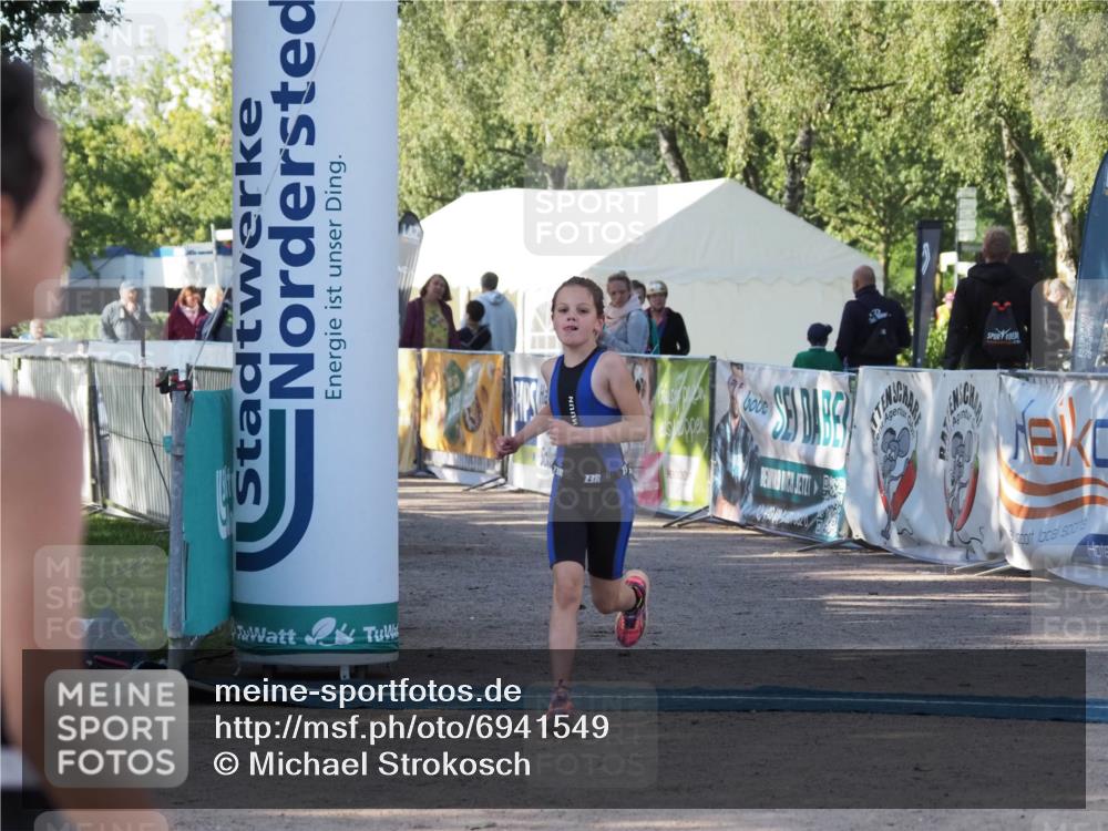 01.09.2024 - 17. Tribühne Triathlon Michael Strokosch http://msf.ph/oto/6941549 01.09.2024 09:15:23 Ziel 34 meine-sportfotos.de
