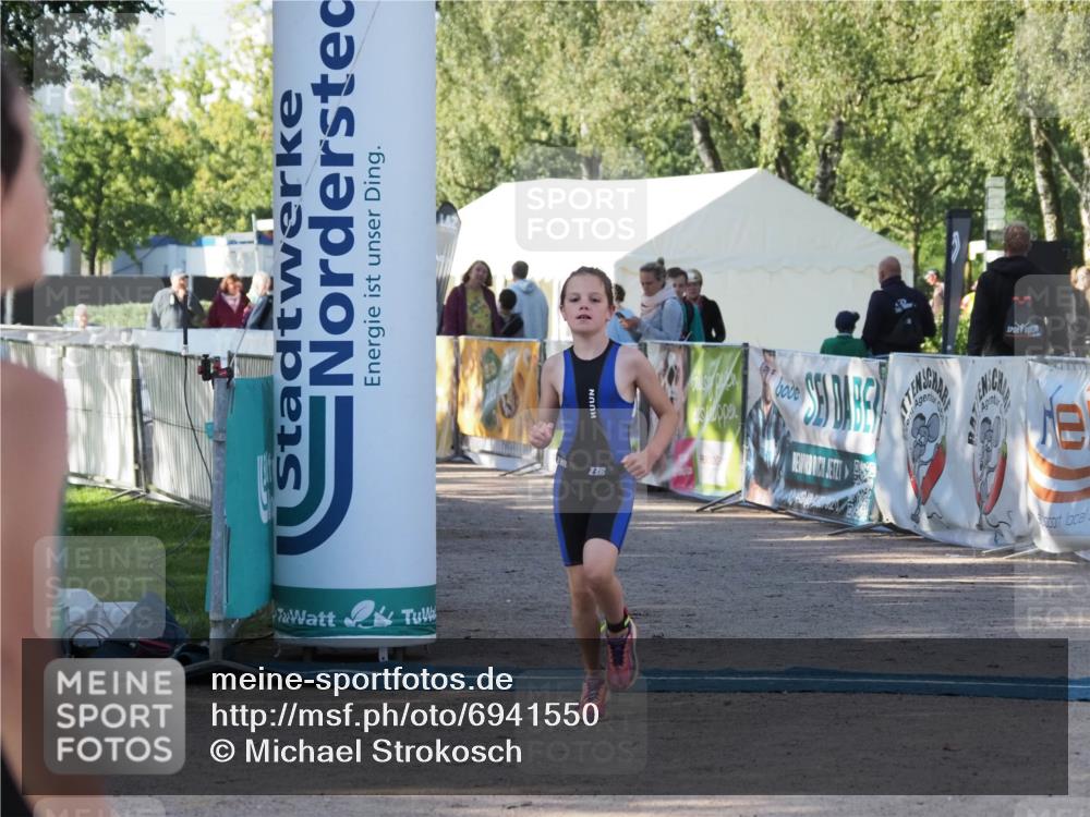 01.09.2024 - 17. Tribühne Triathlon Michael Strokosch http://msf.ph/oto/6941550 01.09.2024 09:15:23 Ziel 34 meine-sportfotos.de