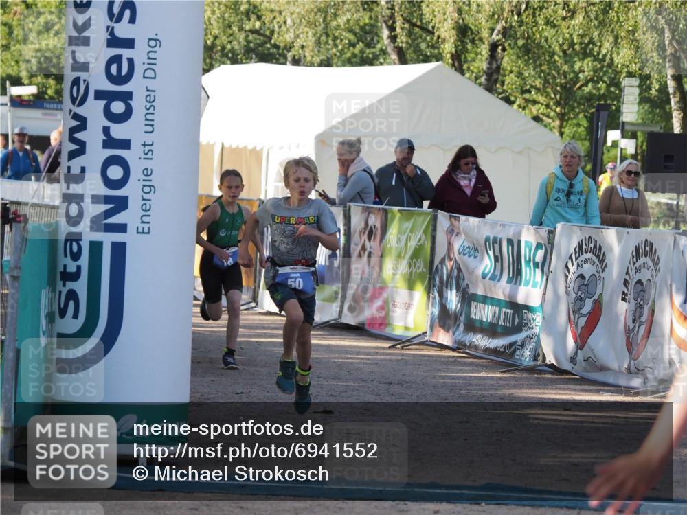 01.09.2024 - 17. Tribühne Triathlon Michael Strokosch http://msf.ph/oto/6941552 01.09.2024 09:15:41 Ziel 18, 32, 50 meine-sportfotos.de