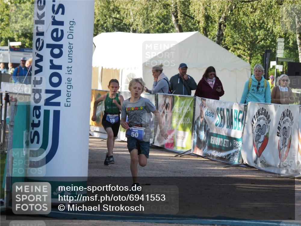 01.09.2024 - 17. Tribühne Triathlon Michael Strokosch http://msf.ph/oto/6941553 01.09.2024 09:15:42 Ziel 18, 32, 50 meine-sportfotos.de