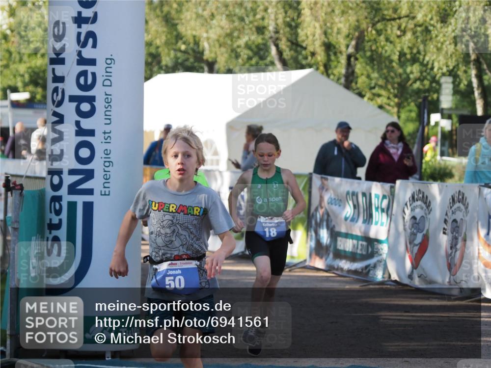 01.09.2024 - 17. Tribühne Triathlon Michael Strokosch http://msf.ph/oto/6941561 01.09.2024 09:15:43 Ziel 18, 32, 50 meine-sportfotos.de