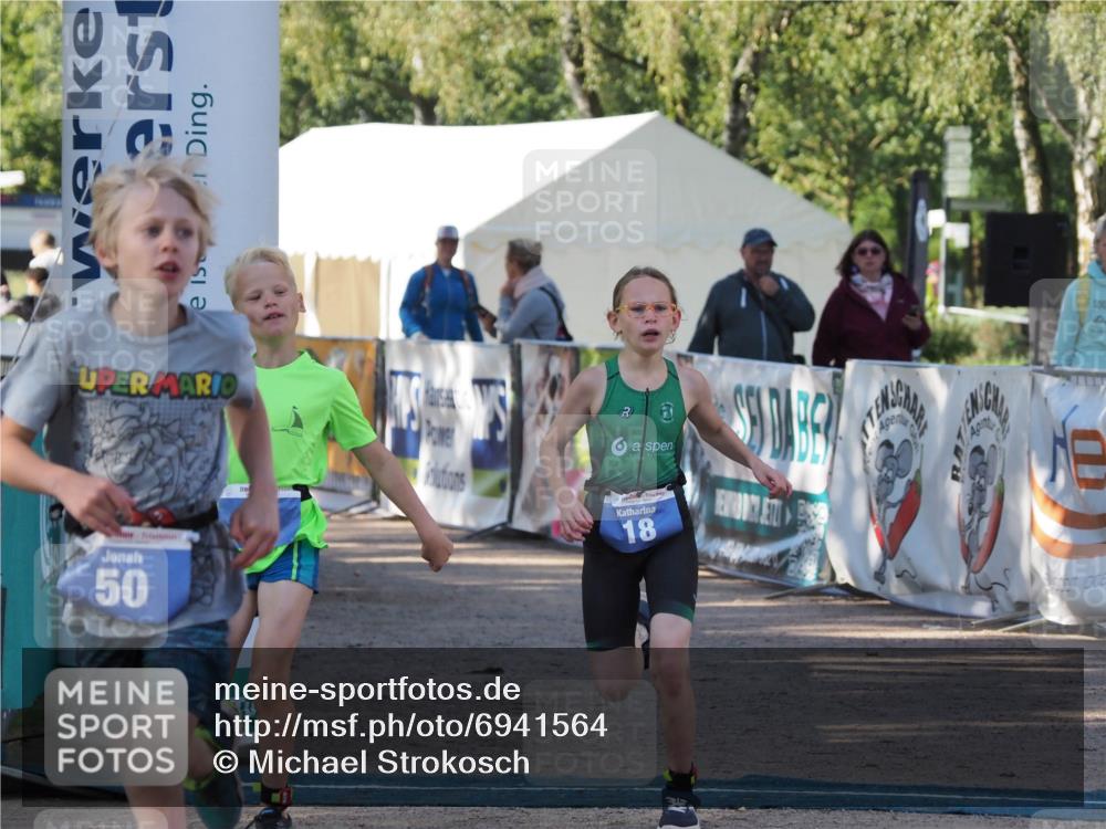 01.09.2024 - 17. Tribühne Triathlon Michael Strokosch http://msf.ph/oto/6941564 01.09.2024 09:15:44 Ziel 18, 32, 50 meine-sportfotos.de