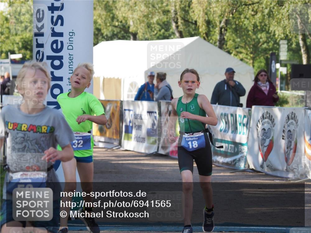01.09.2024 - 17. Tribühne Triathlon Michael Strokosch http://msf.ph/oto/6941565 01.09.2024 09:15:44 Ziel 18, 32, 50 meine-sportfotos.de