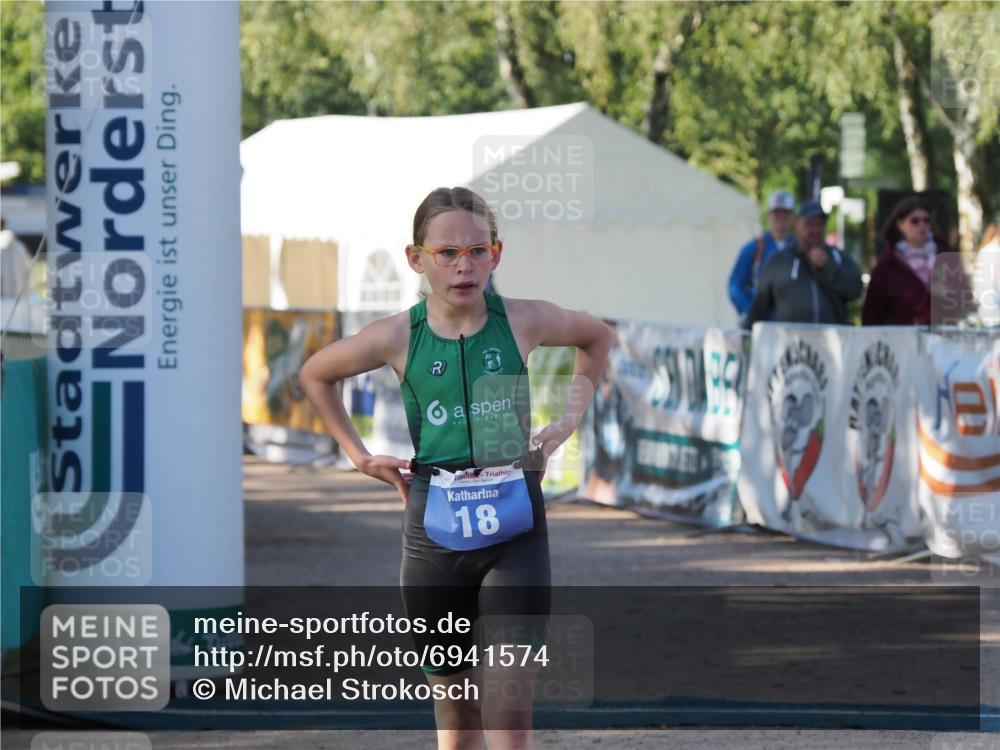 01.09.2024 - 17. Tribühne Triathlon Michael Strokosch http://msf.ph/oto/6941574 01.09.2024 09:15:46 Ziel 18, 32, 50 meine-sportfotos.de