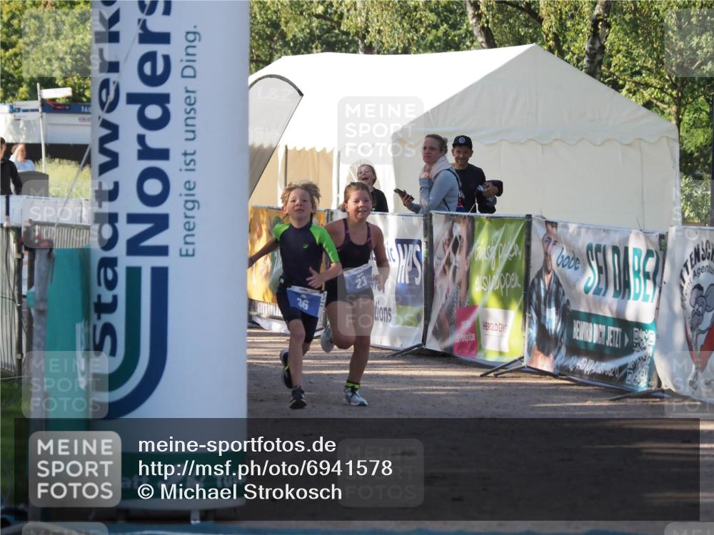 01.09.2024 - 17. Tribühne Triathlon Michael Strokosch http://msf.ph/oto/6941578 01.09.2024 09:15:54 Ziel 23, 36 meine-sportfotos.de