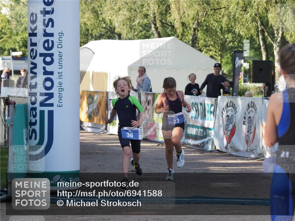 01.09.2024 - 17. Tribühne Triathlon Michael Strokosch http://msf.ph/oto/6941588 01.09.2024 09:15:55 Ziel 23, 36 meine-sportfotos.de