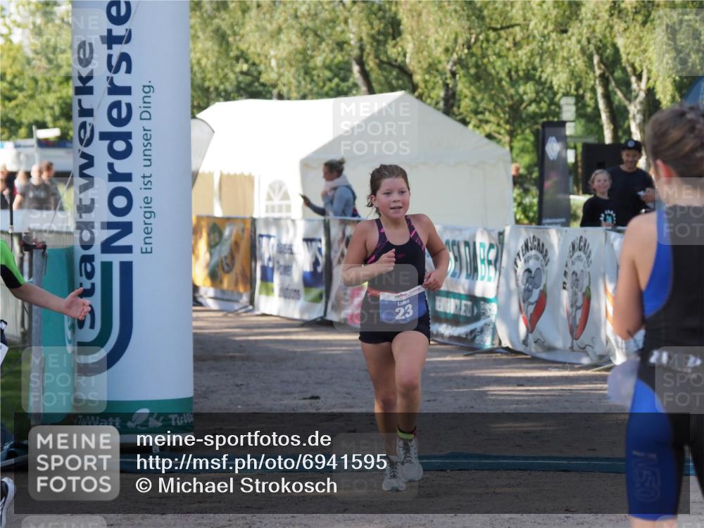 01.09.2024 - 17. Tribühne Triathlon Michael Strokosch http://msf.ph/oto/6941595 01.09.2024 09:15:57 Ziel 23, 36, 54 meine-sportfotos.de
