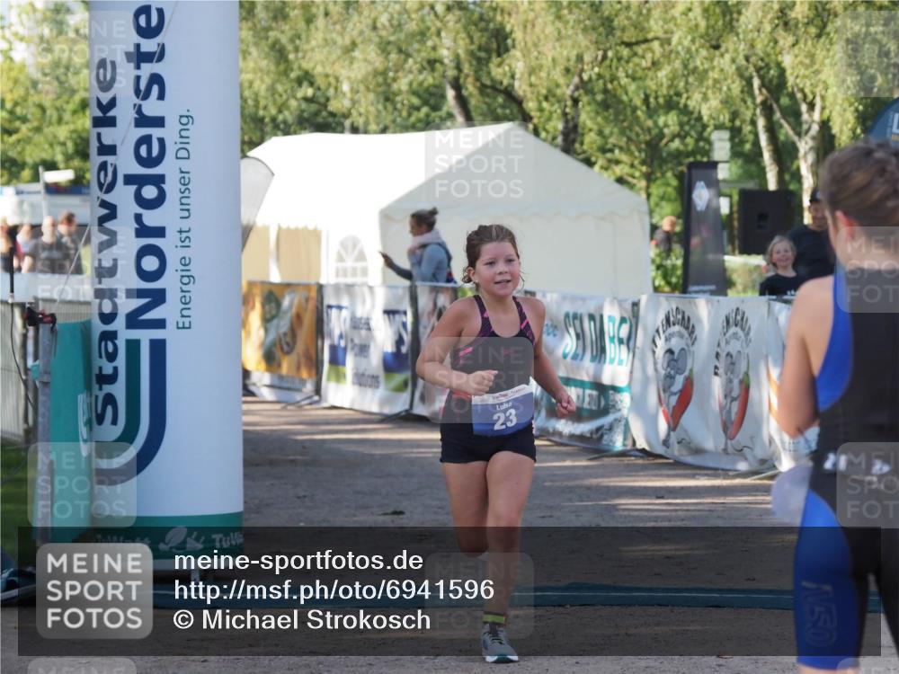 01.09.2024 - 17. Tribühne Triathlon Michael Strokosch http://msf.ph/oto/6941596 01.09.2024 09:15:57 Ziel 23, 36, 54 meine-sportfotos.de