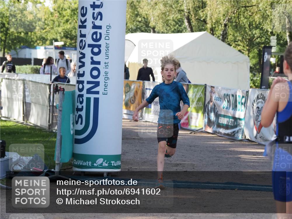 01.09.2024 - 17. Tribühne Triathlon Michael Strokosch http://msf.ph/oto/6941602 01.09.2024 09:16:02 Ziel 31, 54 meine-sportfotos.de