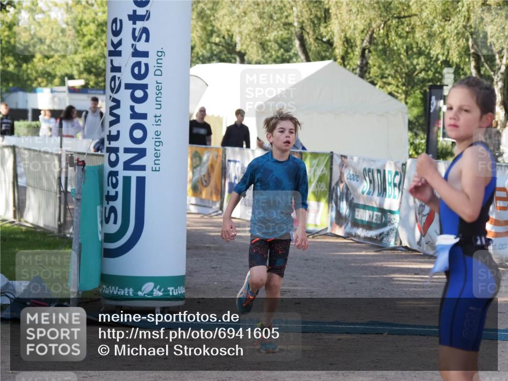01.09.2024 - 17. Tribühne Triathlon Michael Strokosch http://msf.ph/oto/6941605 01.09.2024 09:16:03 Ziel 31, 54 meine-sportfotos.de