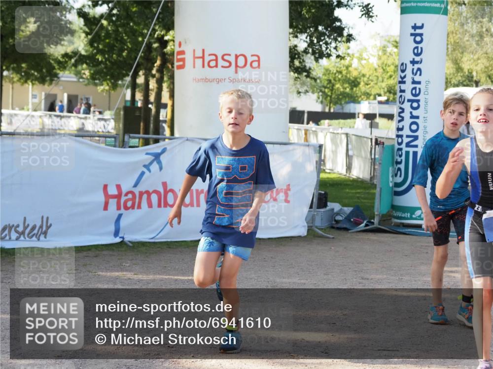 01.09.2024 - 17. Tribühne Triathlon Michael Strokosch http://msf.ph/oto/6941610 01.09.2024 09:16:11 Ziel 31 meine-sportfotos.de