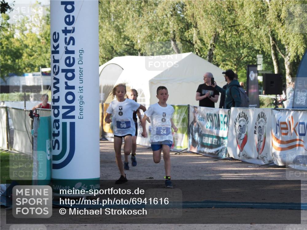 01.09.2024 - 17. Tribühne Triathlon Michael Strokosch http://msf.ph/oto/6941616 01.09.2024 09:16:31 Ziel 22, 24, 47, 56 meine-sportfotos.de