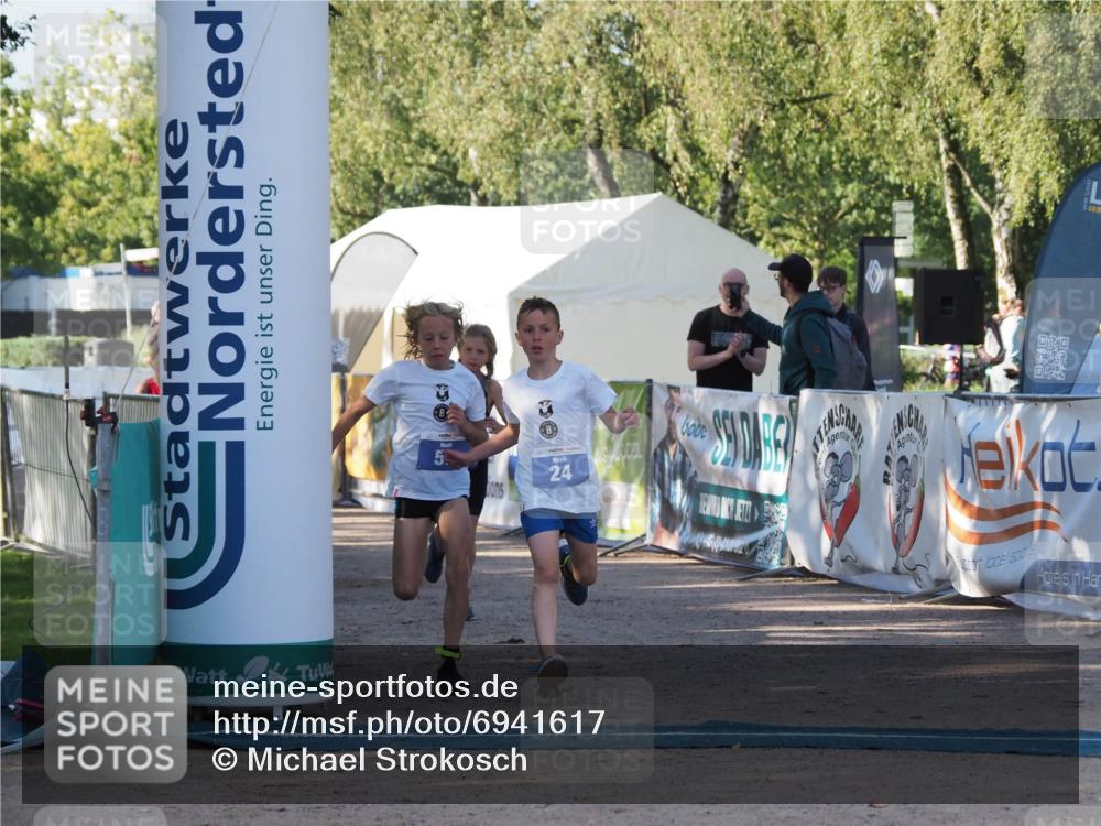 01.09.2024 - 17. Tribühne Triathlon Michael Strokosch http://msf.ph/oto/6941617 01.09.2024 09:16:31 Ziel 22, 24, 47, 56 meine-sportfotos.de