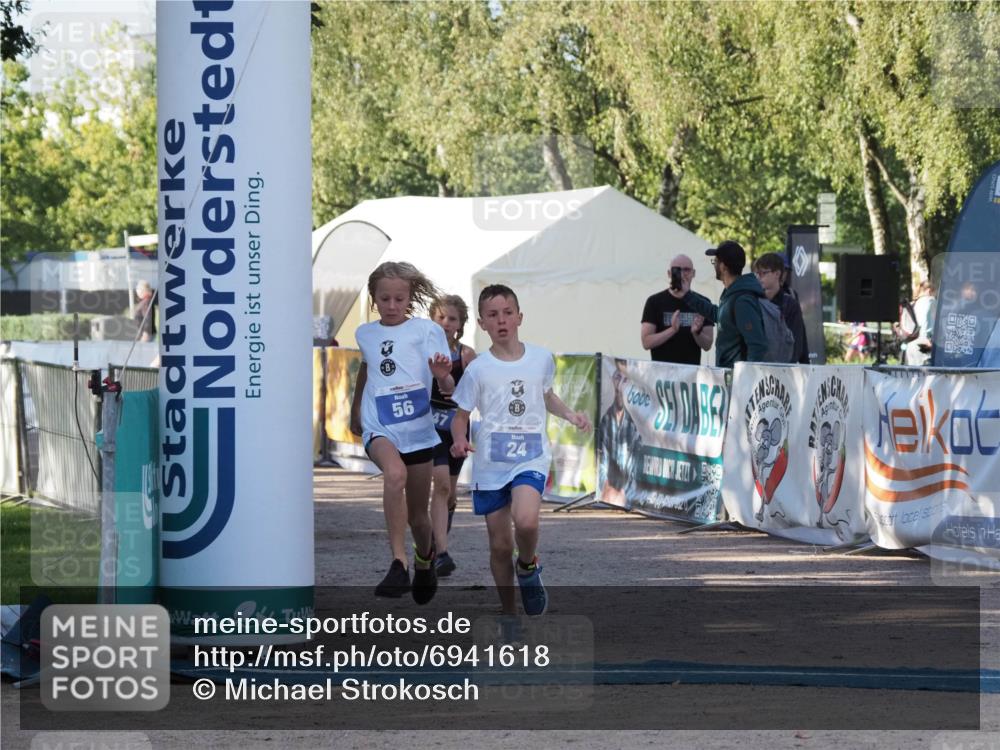 01.09.2024 - 17. Tribühne Triathlon Michael Strokosch http://msf.ph/oto/6941618 01.09.2024 09:16:31 Ziel 22, 24, 47, 56 meine-sportfotos.de