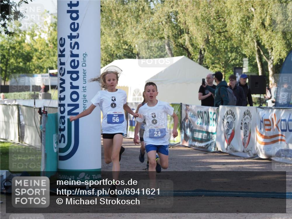 01.09.2024 - 17. Tribühne Triathlon Michael Strokosch http://msf.ph/oto/6941621 01.09.2024 09:16:32 Ziel 22, 24, 47, 56 meine-sportfotos.de