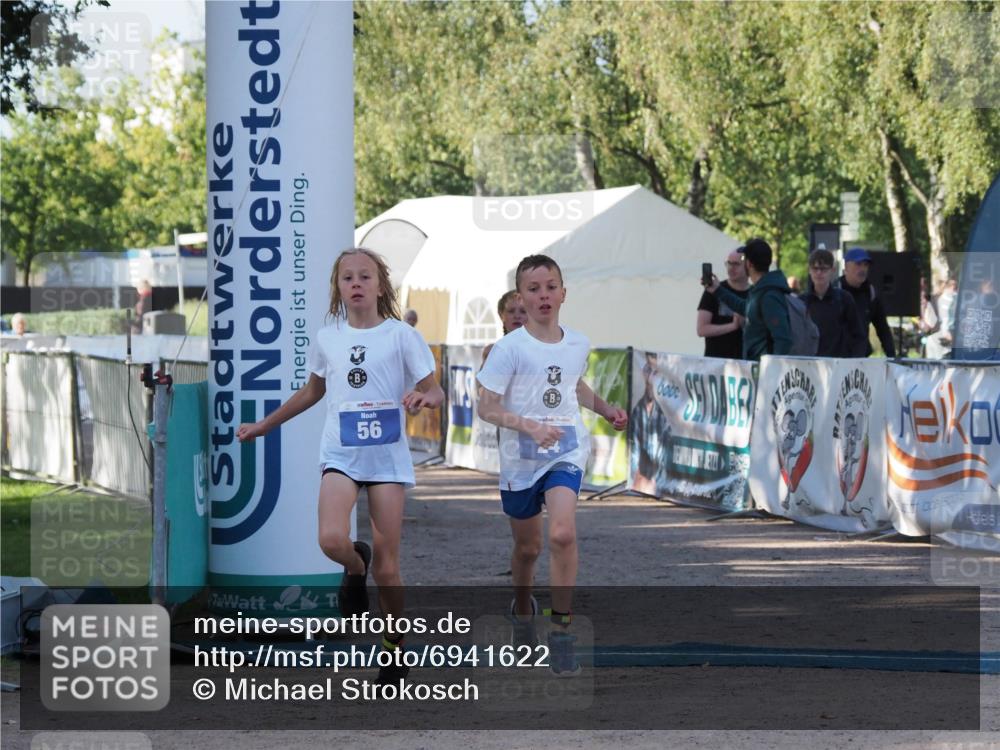 01.09.2024 - 17. Tribühne Triathlon Michael Strokosch http://msf.ph/oto/6941622 01.09.2024 09:16:32 Ziel 22, 24, 47, 56 meine-sportfotos.de