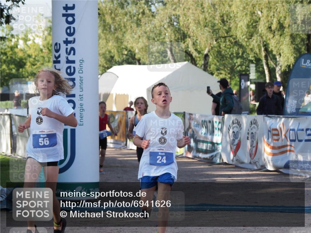 01.09.2024 - 17. Tribühne Triathlon Michael Strokosch http://msf.ph/oto/6941626 01.09.2024 09:16:33 Ziel 22, 24, 47, 56 meine-sportfotos.de