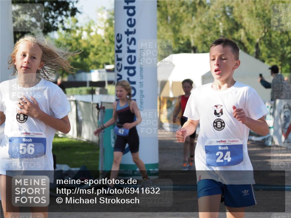 01.09.2024 - 17. Tribühne Triathlon Michael Strokosch http://msf.ph/oto/6941632 01.09.2024 09:16:34 Ziel 22, 24, 47, 56 meine-sportfotos.de