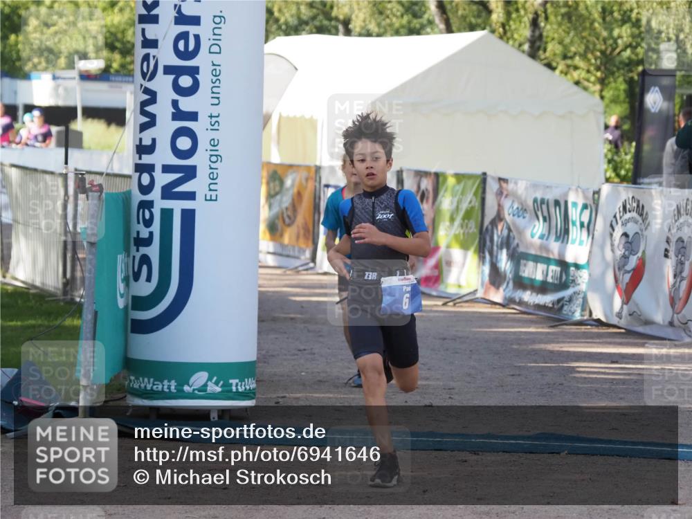 01.09.2024 - 17. Tribühne Triathlon Michael Strokosch http://msf.ph/oto/6941646 01.09.2024 09:16:42 Ziel 6, 38 meine-sportfotos.de