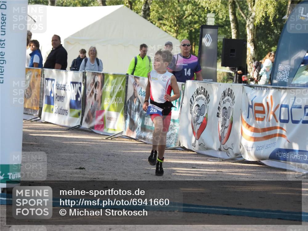 01.09.2024 - 17. Tribühne Triathlon Michael Strokosch http://msf.ph/oto/6941660 01.09.2024 09:17:18 Ziel 16, 26 meine-sportfotos.de