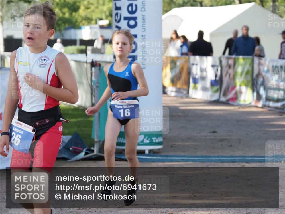 01.09.2024 - 17. Tribühne Triathlon Michael Strokosch http://msf.ph/oto/6941673 01.09.2024 09:17:23 Ziel 16, 26 meine-sportfotos.de