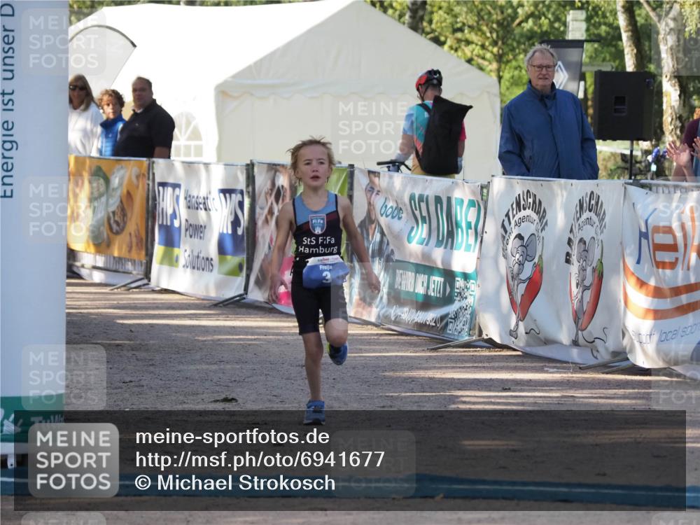 01.09.2024 - 17. Tribühne Triathlon Michael Strokosch http://msf.ph/oto/6941677 01.09.2024 09:17:32 Ziel 3 meine-sportfotos.de