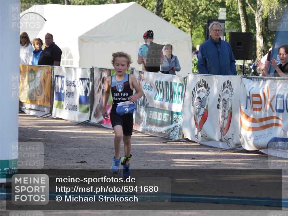 01.09.2024 - 17. Tribühne Triathlon Michael Strokosch http://msf.ph/oto/6941680 01.09.2024 09:17:33 Ziel 3 meine-sportfotos.de