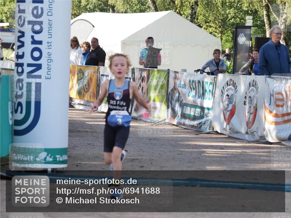 01.09.2024 - 17. Tribühne Triathlon Michael Strokosch http://msf.ph/oto/6941688 01.09.2024 09:17:34 Ziel 3 meine-sportfotos.de