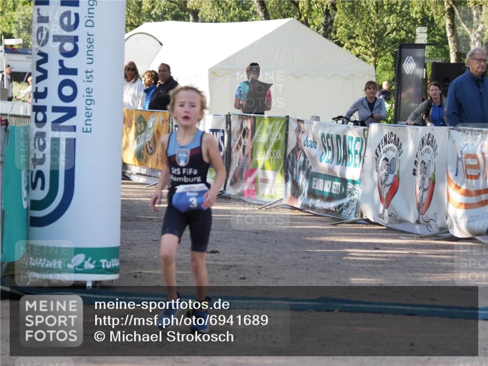 01.09.2024 - 17. Tribühne Triathlon Michael Strokosch http://msf.ph/oto/6941689 01.09.2024 09:17:34 Ziel 3 meine-sportfotos.de