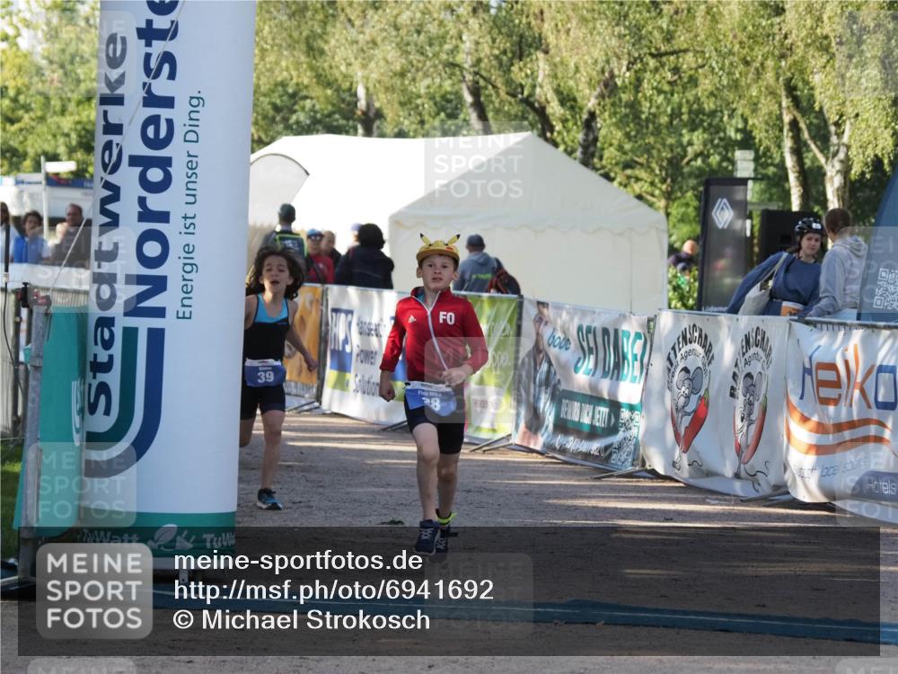 01.09.2024 - 17. Tribühne Triathlon Michael Strokosch http://msf.ph/oto/6941692 01.09.2024 09:17:57 Ziel 28 meine-sportfotos.de