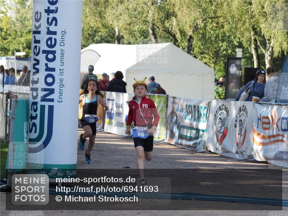 01.09.2024 - 17. Tribühne Triathlon Michael Strokosch http://msf.ph/oto/6941693 01.09.2024 09:17:57 Ziel 28 meine-sportfotos.de