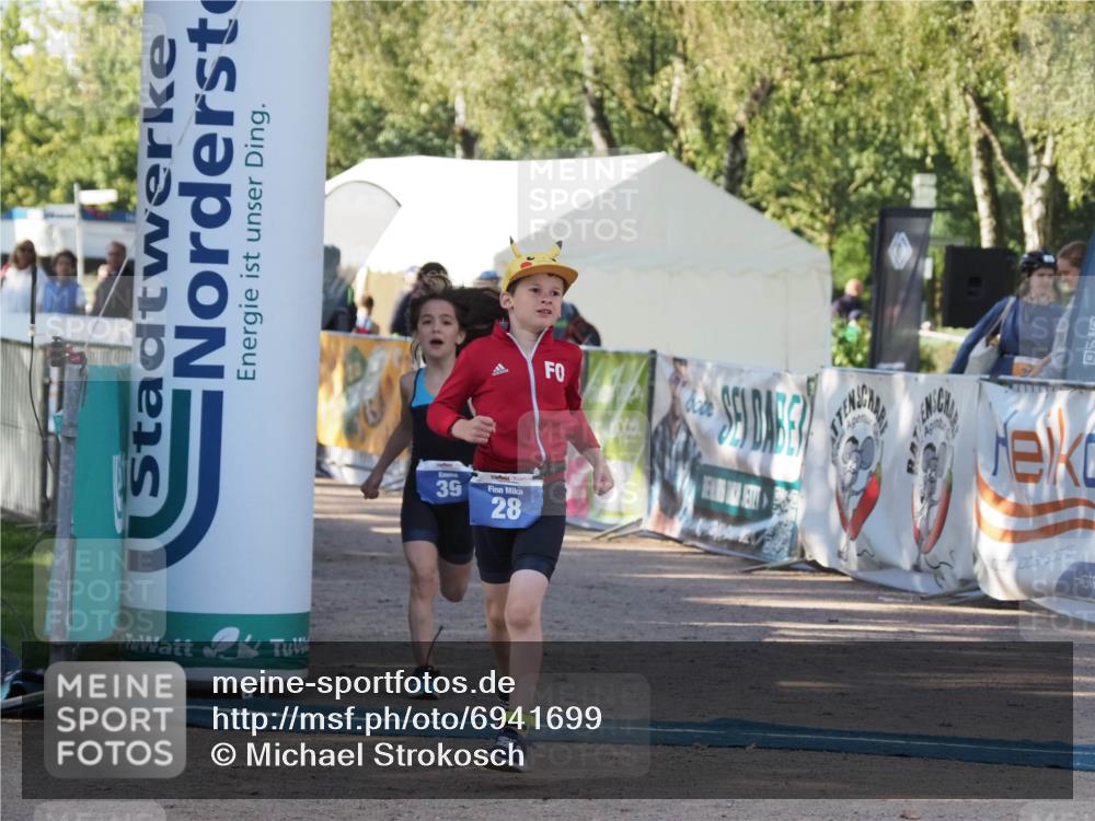01.09.2024 - 17. Tribühne Triathlon Michael Strokosch http://msf.ph/oto/6941699 01.09.2024 09:17:58 Ziel 28 meine-sportfotos.de