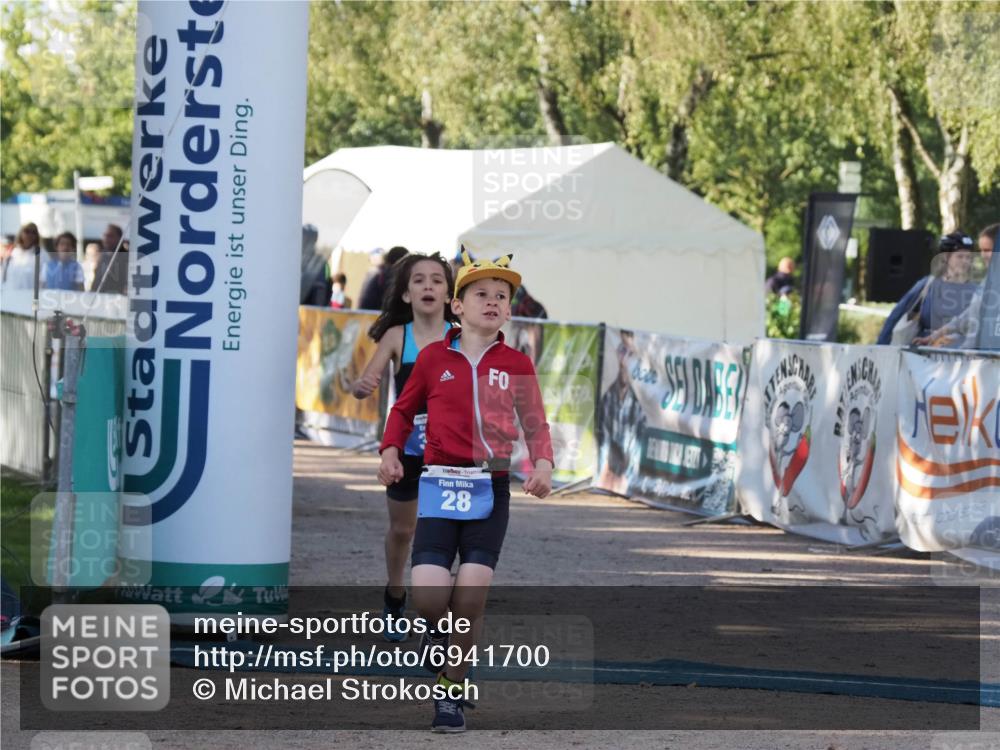 01.09.2024 - 17. Tribühne Triathlon Michael Strokosch http://msf.ph/oto/6941700 01.09.2024 09:17:59 Ziel 28 meine-sportfotos.de