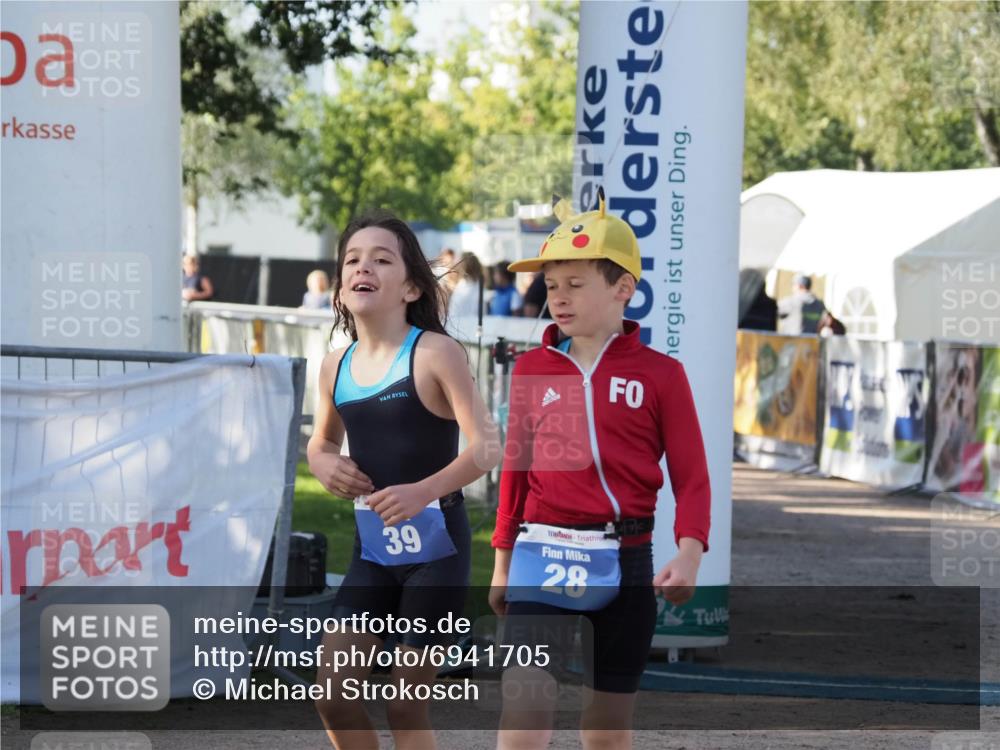 01.09.2024 - 17. Tribühne Triathlon Michael Strokosch http://msf.ph/oto/6941705 01.09.2024 09:18:01 Ziel 28 meine-sportfotos.de