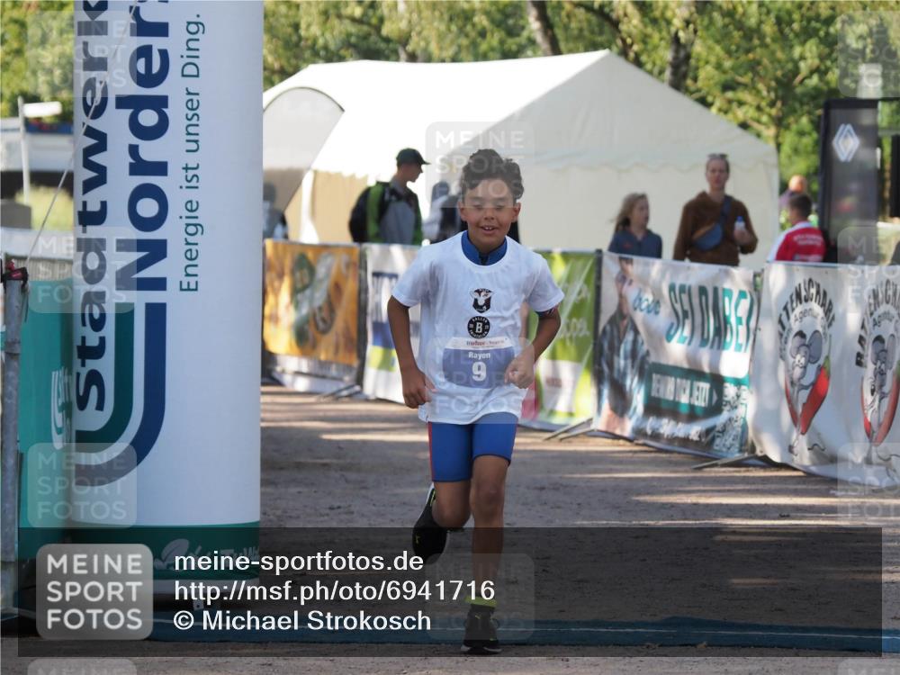 01.09.2024 - 17. Tribühne Triathlon Michael Strokosch http://msf.ph/oto/6941716 01.09.2024 09:18:25 Ziel 9 meine-sportfotos.de
