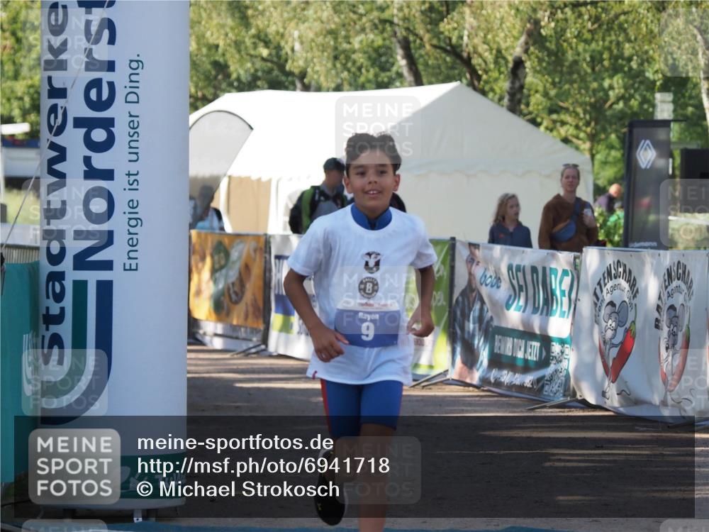 01.09.2024 - 17. Tribühne Triathlon Michael Strokosch http://msf.ph/oto/6941718 01.09.2024 09:18:25 Ziel 9 meine-sportfotos.de