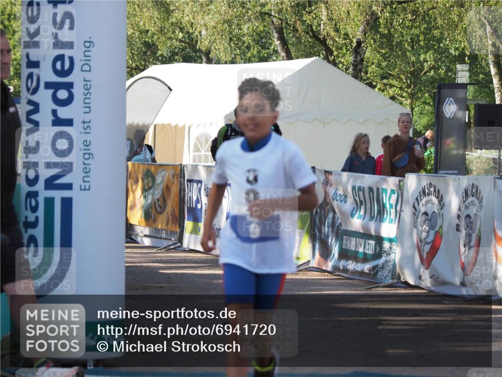 01.09.2024 - 17. Tribühne Triathlon Michael Strokosch http://msf.ph/oto/6941720 01.09.2024 09:18:25 Ziel 9 meine-sportfotos.de