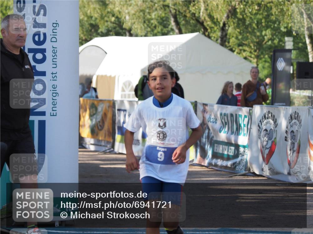01.09.2024 - 17. Tribühne Triathlon Michael Strokosch http://msf.ph/oto/6941721 01.09.2024 09:18:26 Ziel 9 meine-sportfotos.de