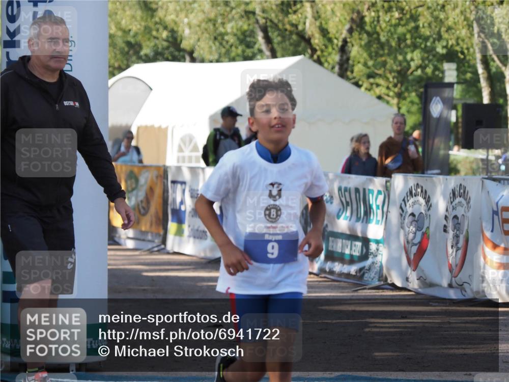 01.09.2024 - 17. Tribühne Triathlon Michael Strokosch http://msf.ph/oto/6941722 01.09.2024 09:18:26 Ziel 9 meine-sportfotos.de
