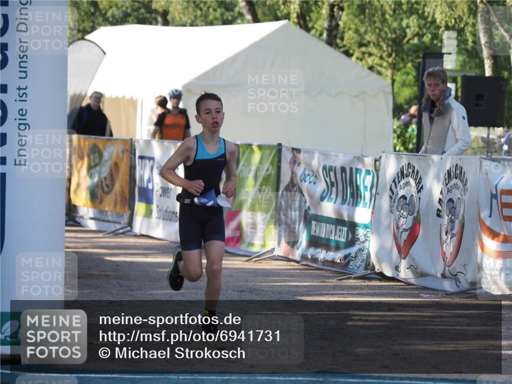 01.09.2024 - 17. Tribühne Triathlon Michael Strokosch http://msf.ph/oto/6941731 01.09.2024 09:19:09 Ziel 21 meine-sportfotos.de