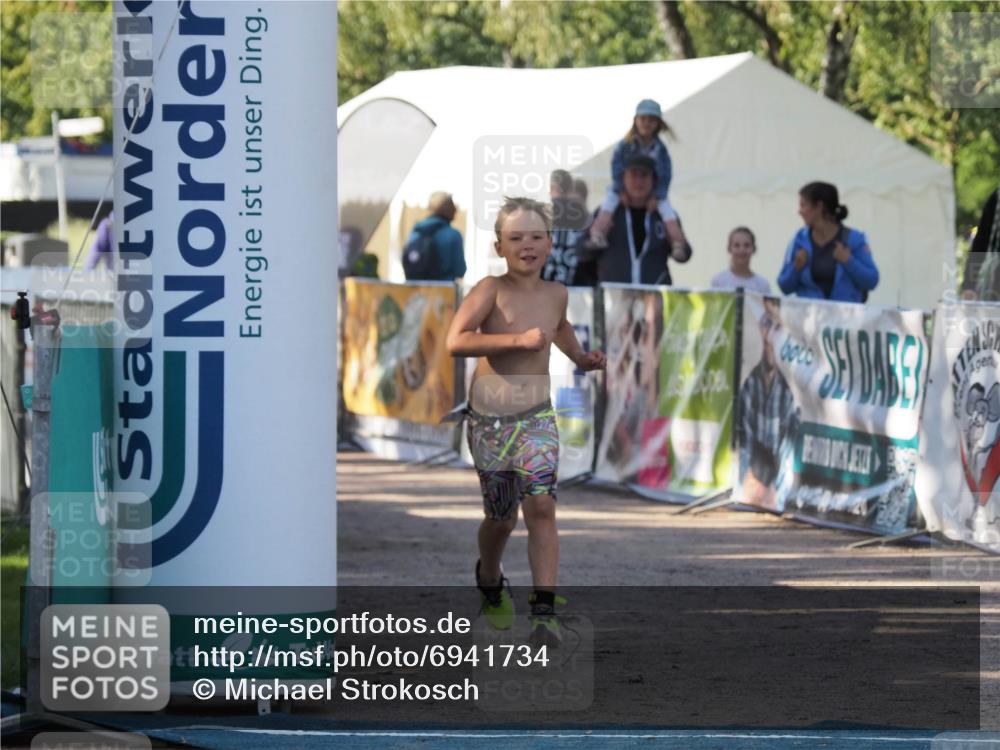 01.09.2024 - 17. Tribühne Triathlon Michael Strokosch http://msf.ph/oto/6941734 01.09.2024 09:19:47 Ziel 1487 meine-sportfotos.de