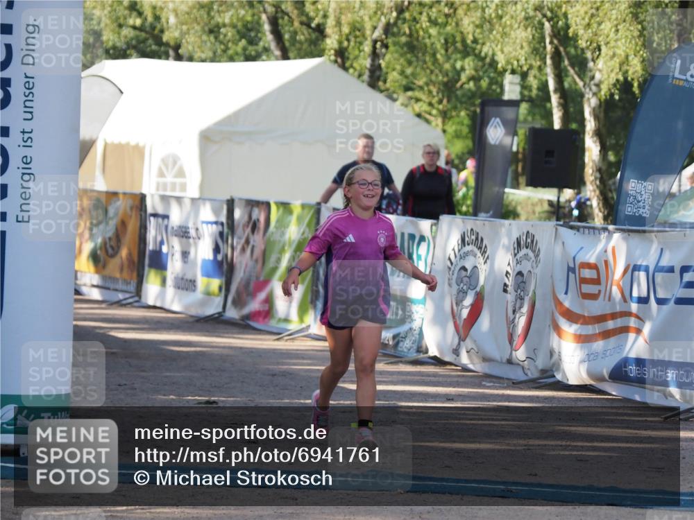 01.09.2024 - 17. Tribühne Triathlon Michael Strokosch http://msf.ph/oto/6941761 01.09.2024 09:21:08 Ziel 49 meine-sportfotos.de