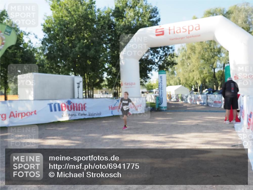 01.09.2024 - 17. Tribühne Triathlon Michael Strokosch http://msf.ph/oto/6941775 01.09.2024 09:22:57 Ziel 1488 meine-sportfotos.de